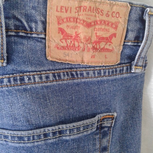 Mens LEVI'S jeans  W50 L30  model 541 - Picture 3 of 9